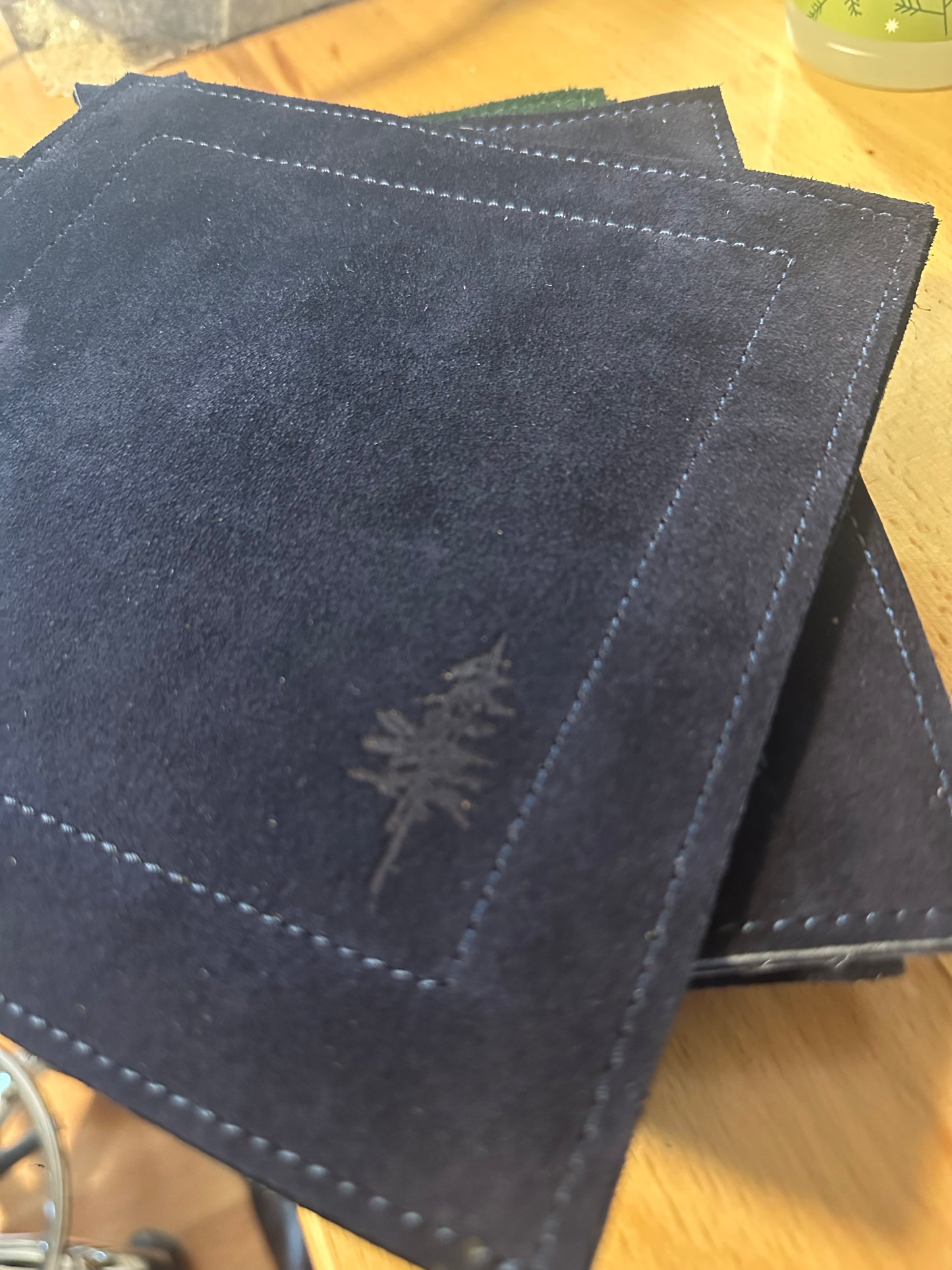 Suede trivet